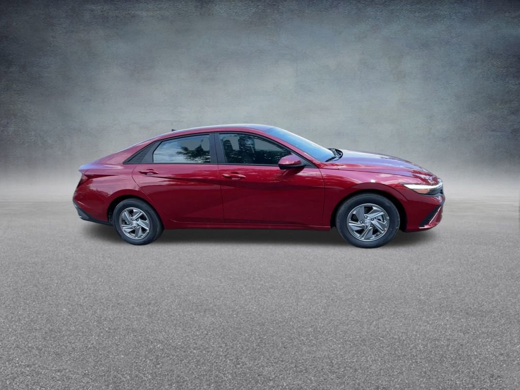 Used 2025 Hyundai Elantra SE image 26