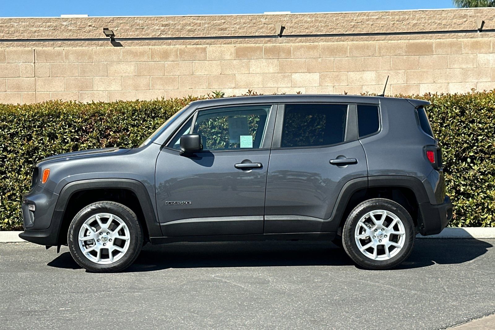 Used 2023 Jeep Renegade Latitude image 7