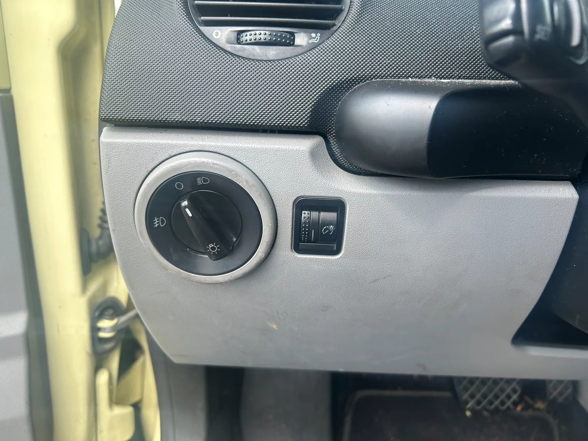 Used 2004 Volkswagen Beetle GLS image 11