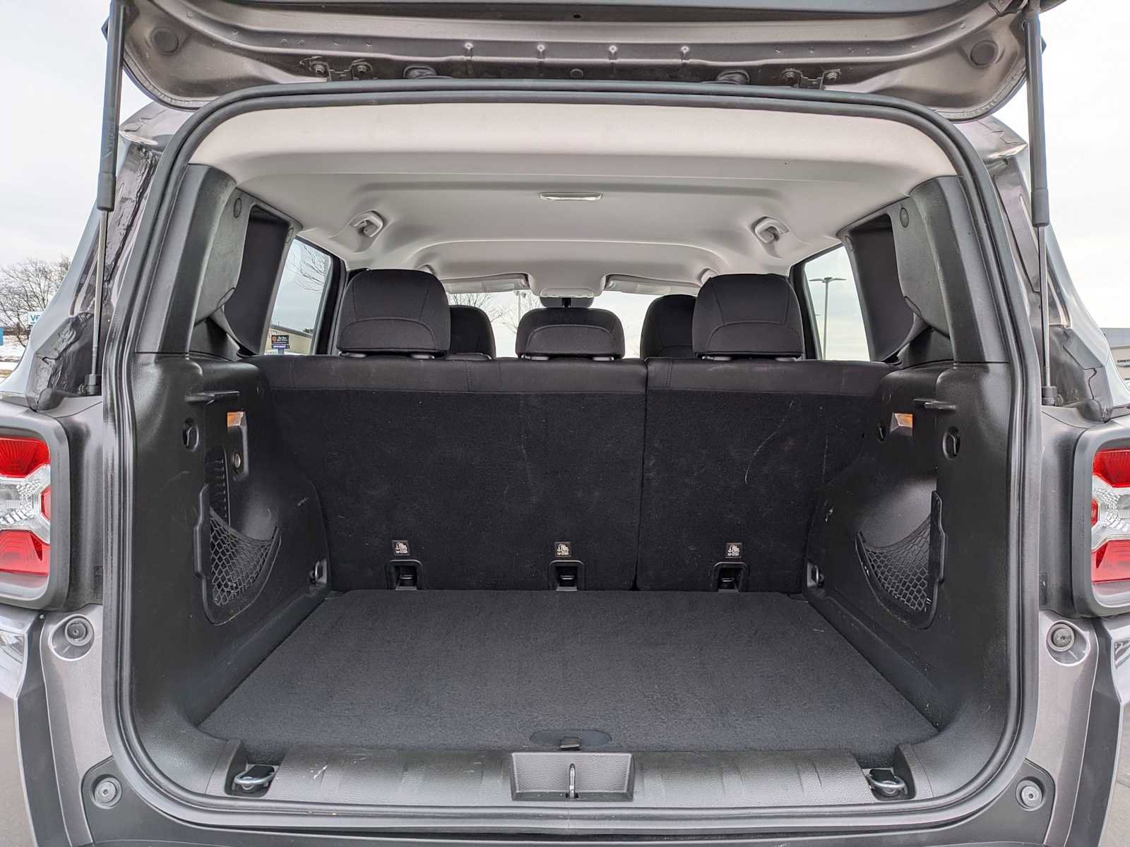 Used 2017 Jeep Renegade Sport w/ Power & Air Group image 27