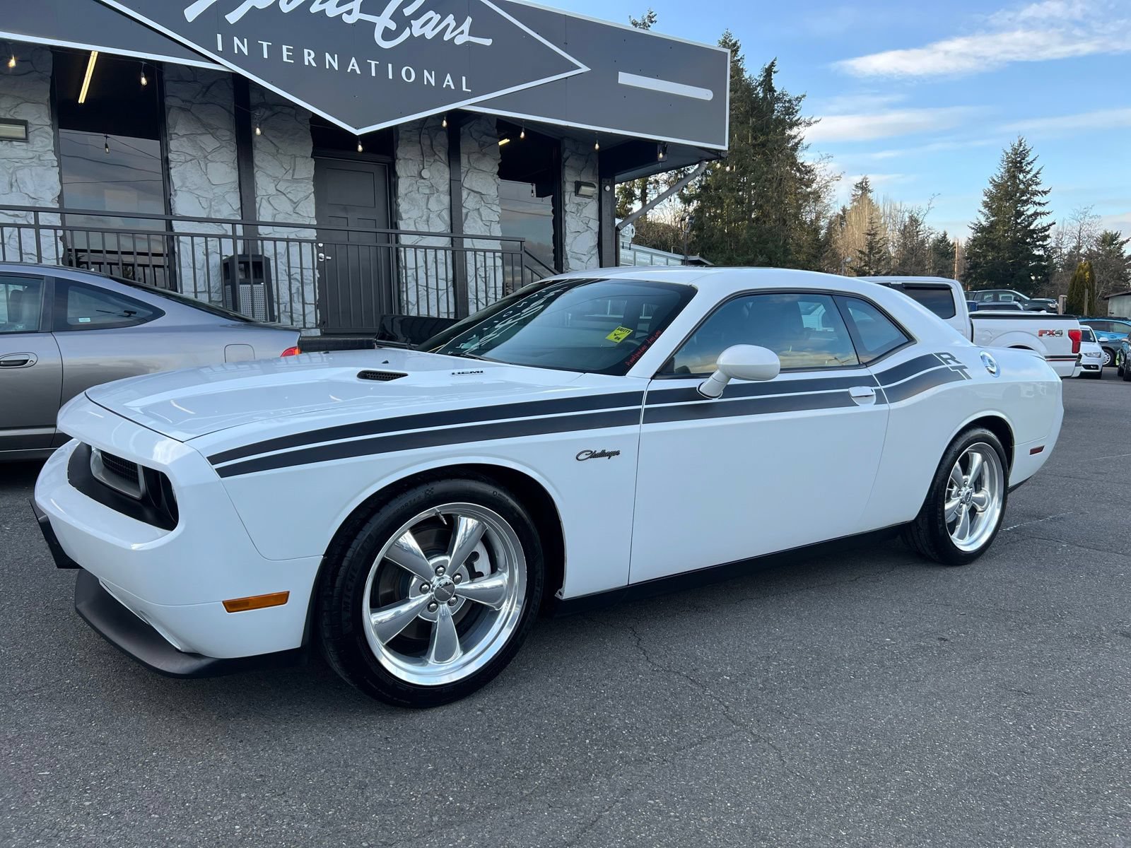 Used 2012 Dodge Challenger R/T RWD image 1