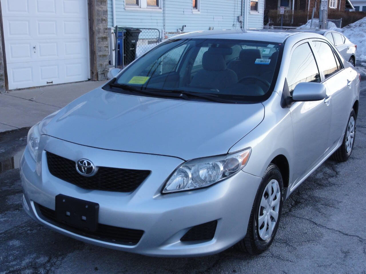Used 2010 Toyota Corolla LE image 1