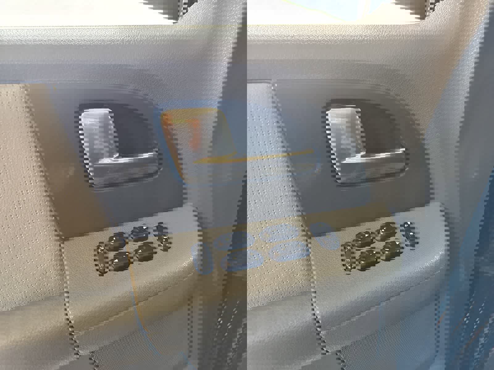 Used 2004 Ford Expedition XLT image 18