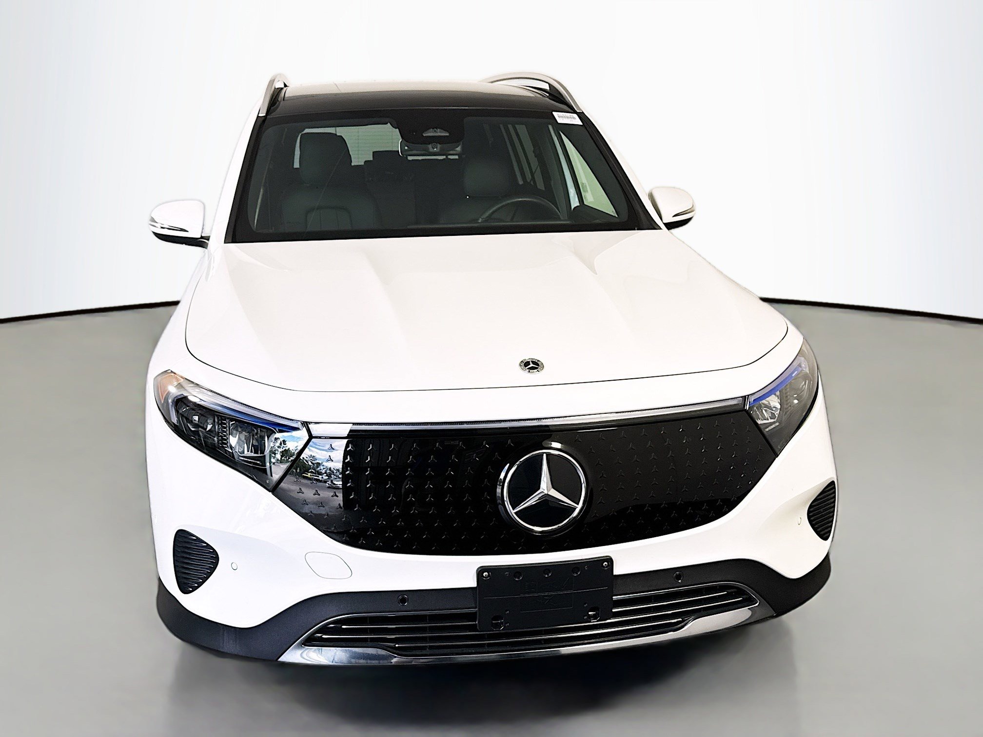Used 2024 Mercedes-Benz EQB 300 4MATIC image 2