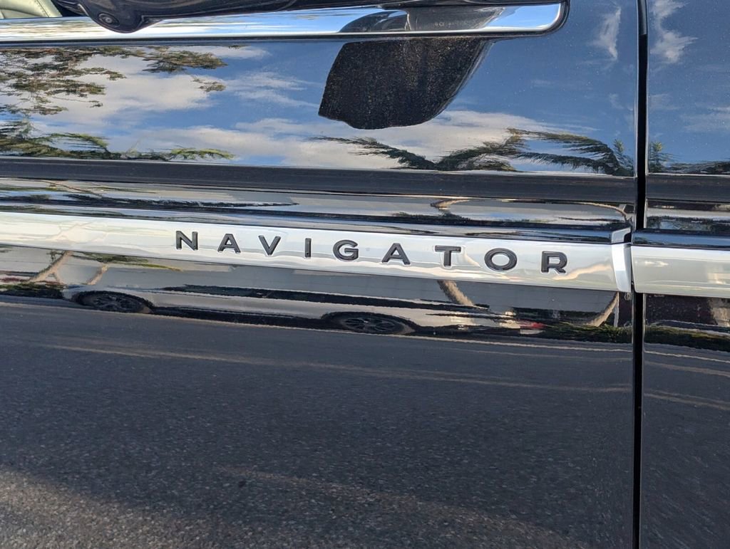 New 2026 Lincoln Navigator L Reserve AWD/4WD image 10