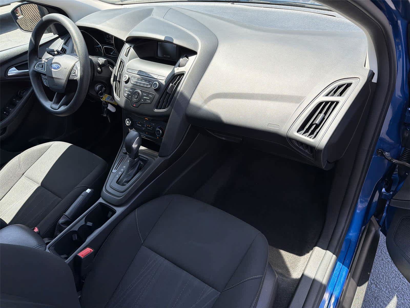 Used 2018 Ford Focus SE w/ SE Appearance Package FWD image 13