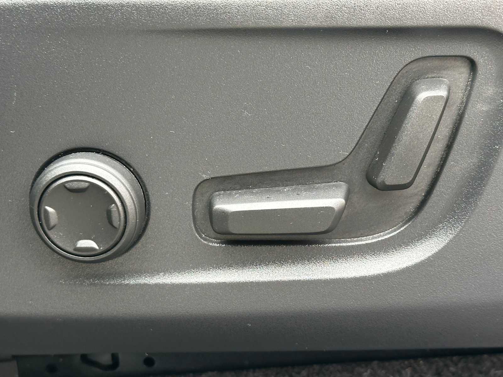 Certified 2023 Volvo C40 P8 Recharge Ultimate image 22