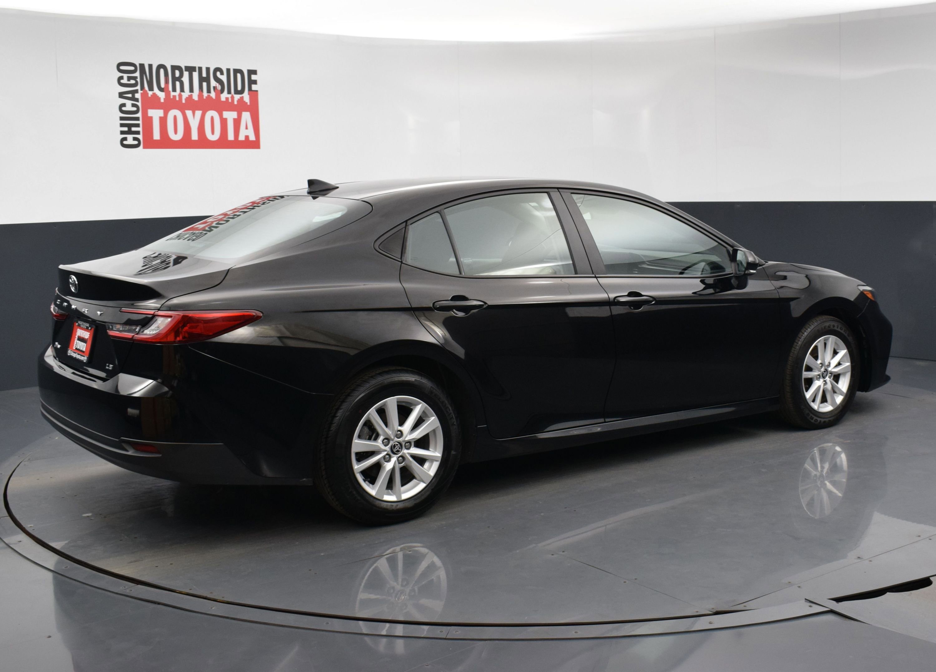 Used 2025 Toyota Camry LE image 4