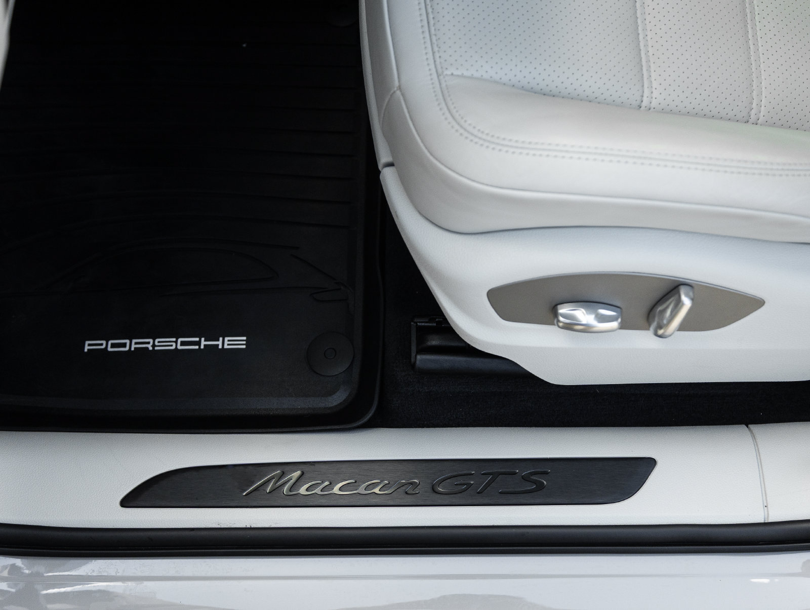 Used 2024 Porsche Macan GTS AWD/4WD image 21
