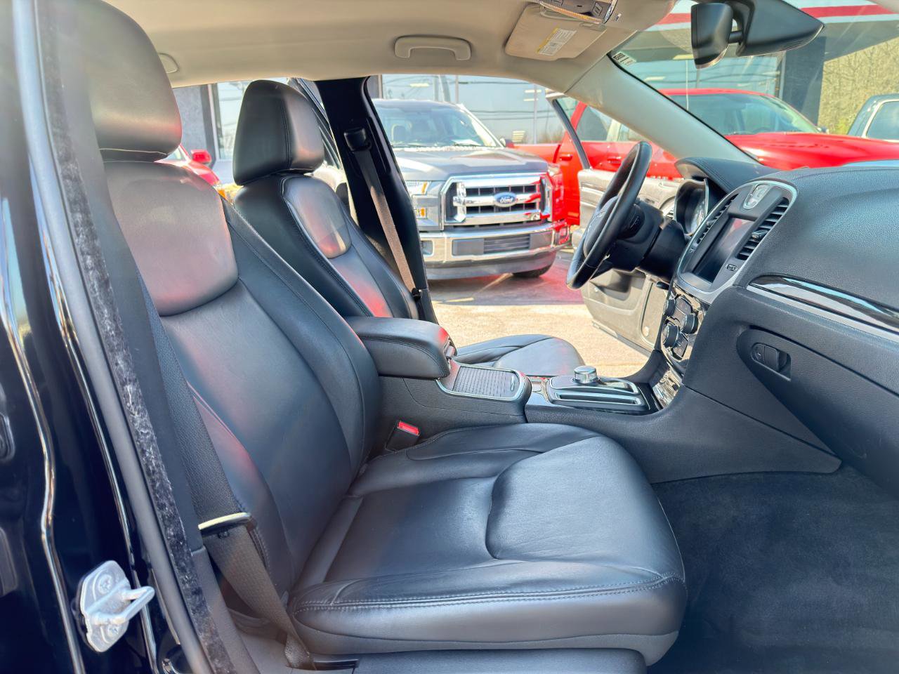 Used 2015 Chrysler 300 Limited w/ Driver Convenience Group image 26