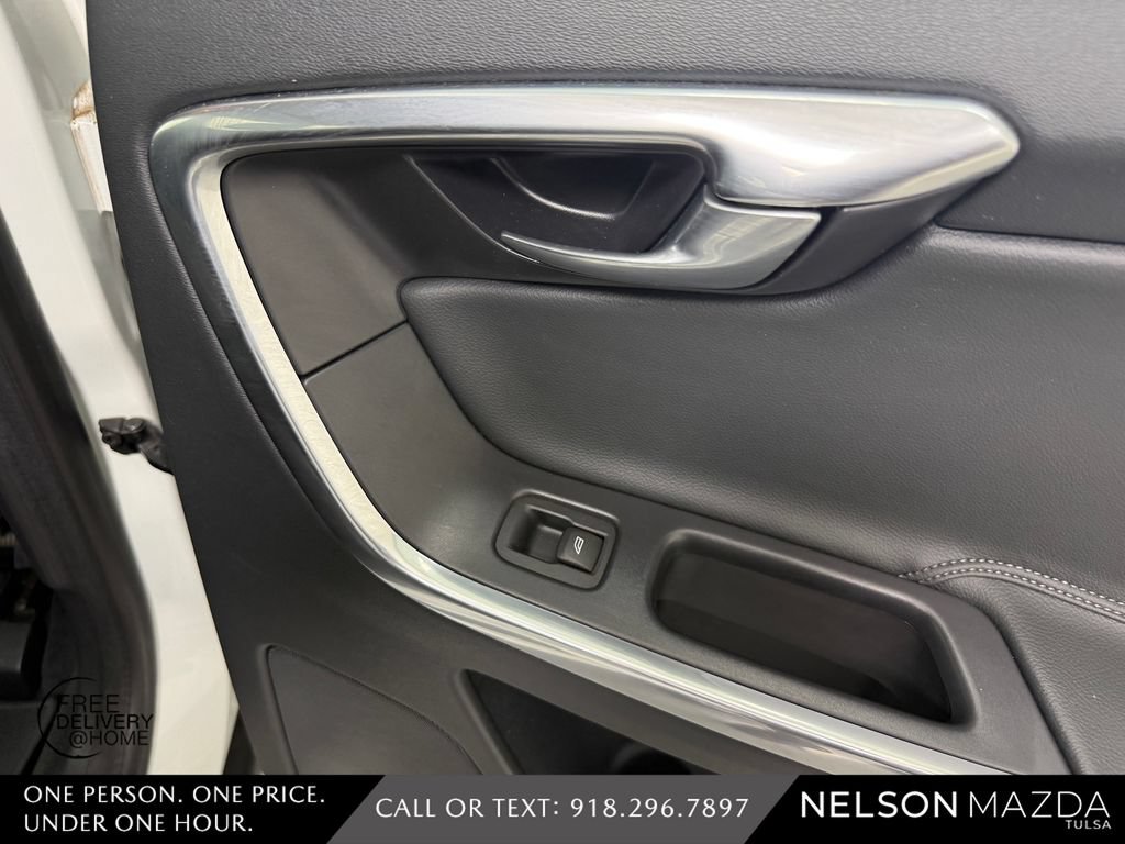 Used 2016 Volvo XC60 T5 w/ Proximity Package FWD image 43