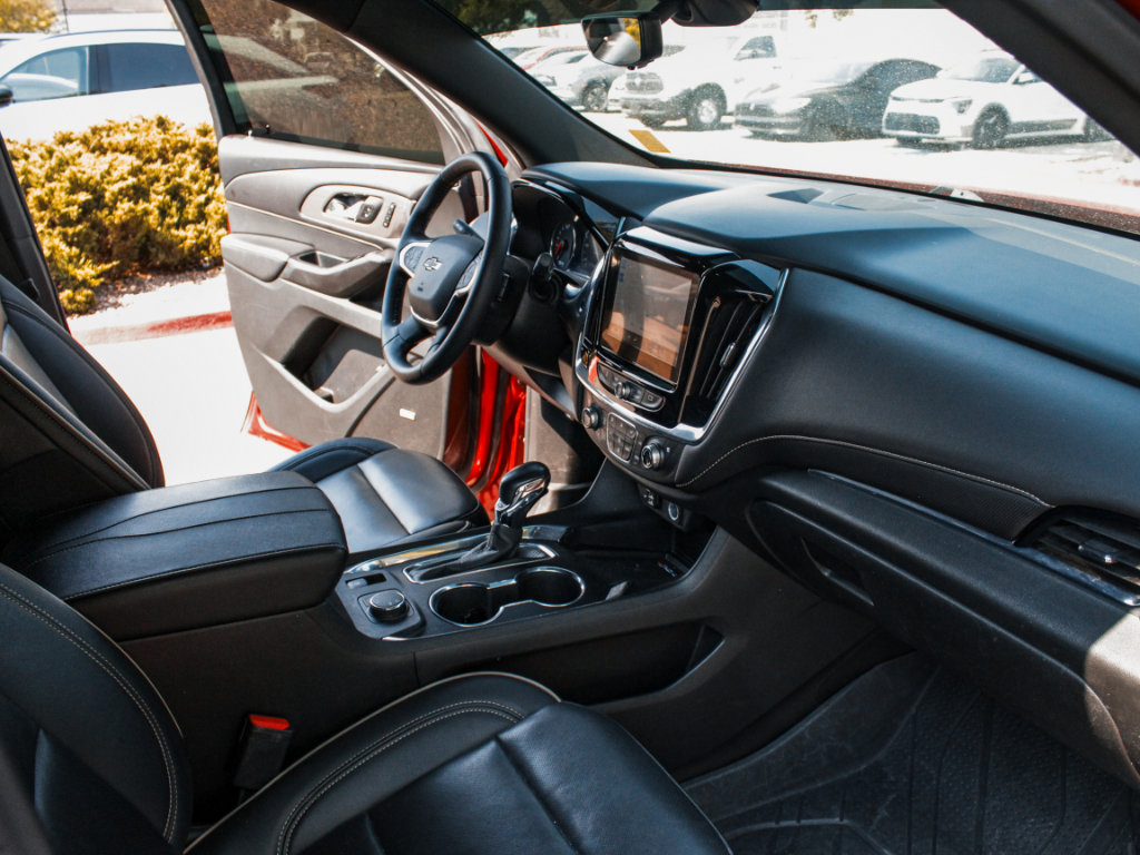Used 2022 Chevrolet Traverse Premier w/ Redline Edition AWD/4WD image 31