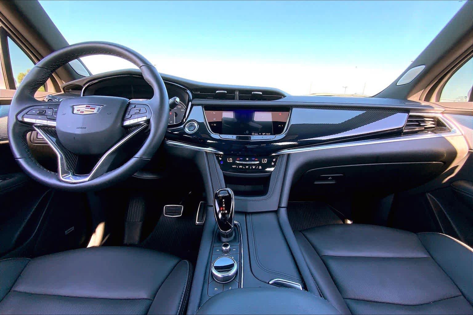 Used 2025 Cadillac XT6 Sport w/ Technology Package AWD/4WD image 15