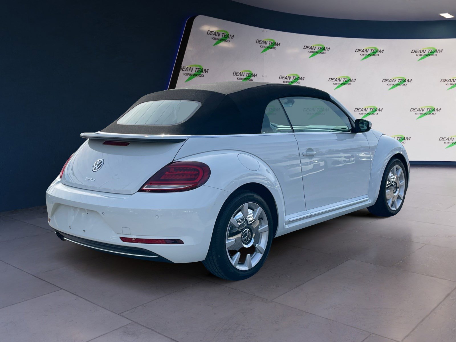 Used 2019 Volkswagen Beetle 2.0T SE w/ SE Premium Package FWD image 3