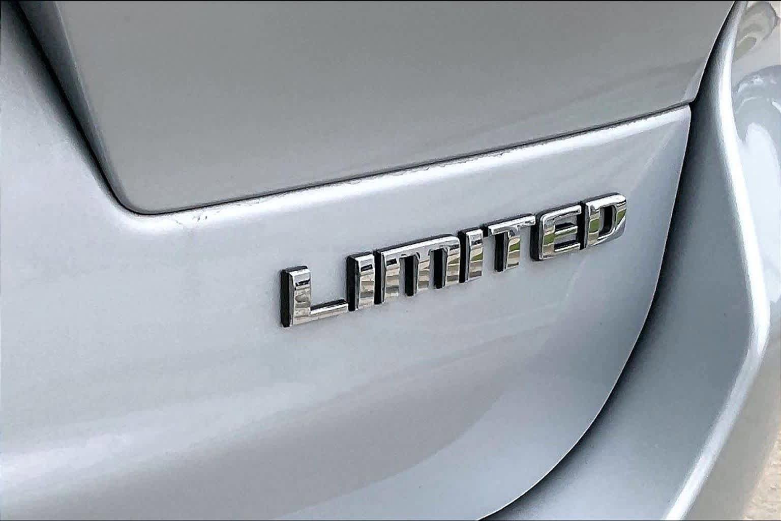 Used 2023 Jeep Grand Cherokee L Limited RWD image 10
