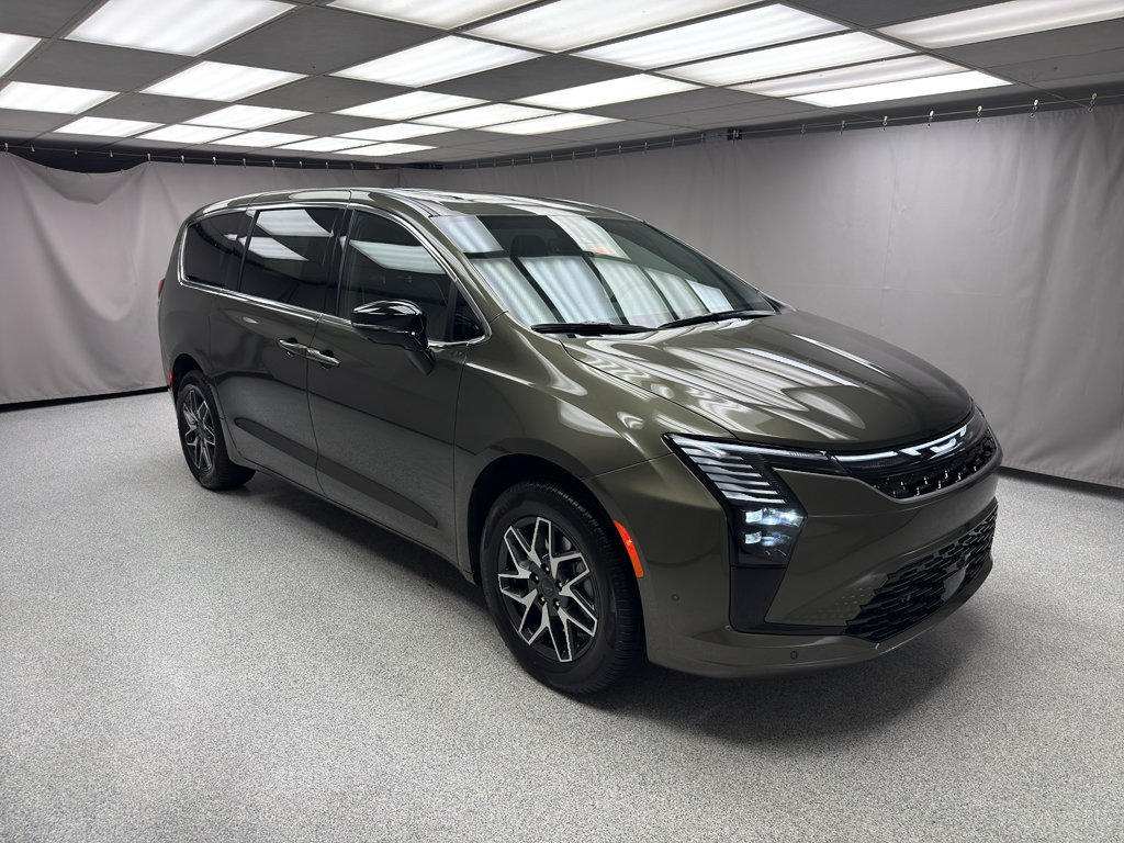 New 2027 Chrysler Pacifica Limited w/ Trailer Tow Group AWD/4WD image 4
