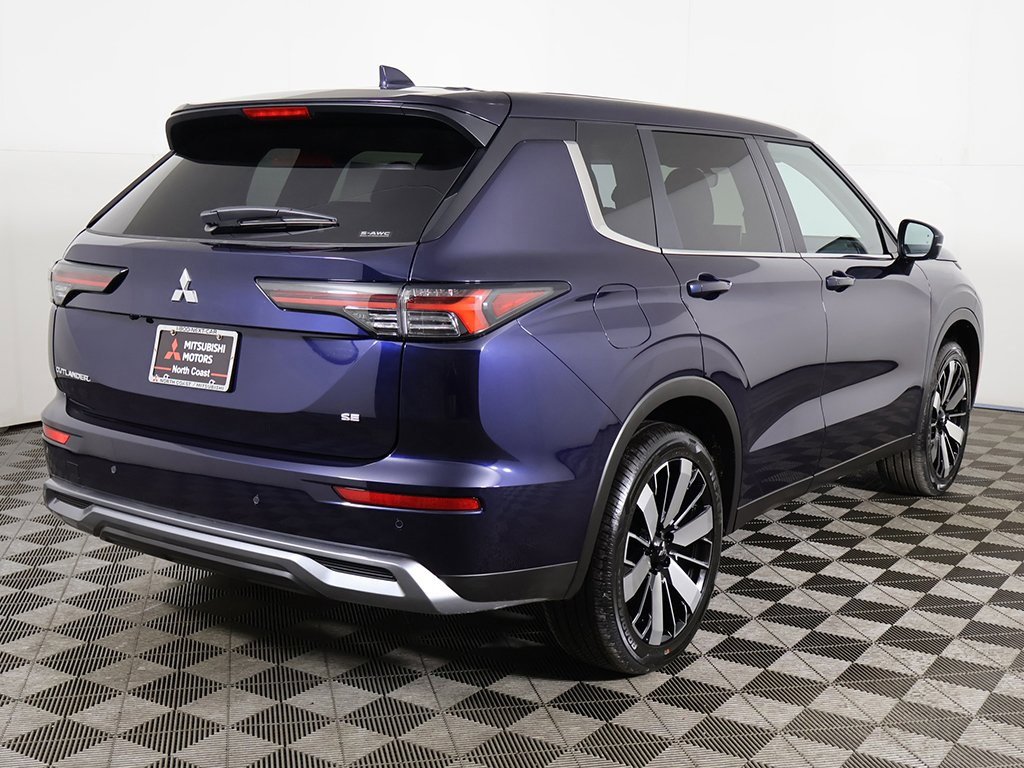 New 2025 Mitsubishi Outlander SE image 13