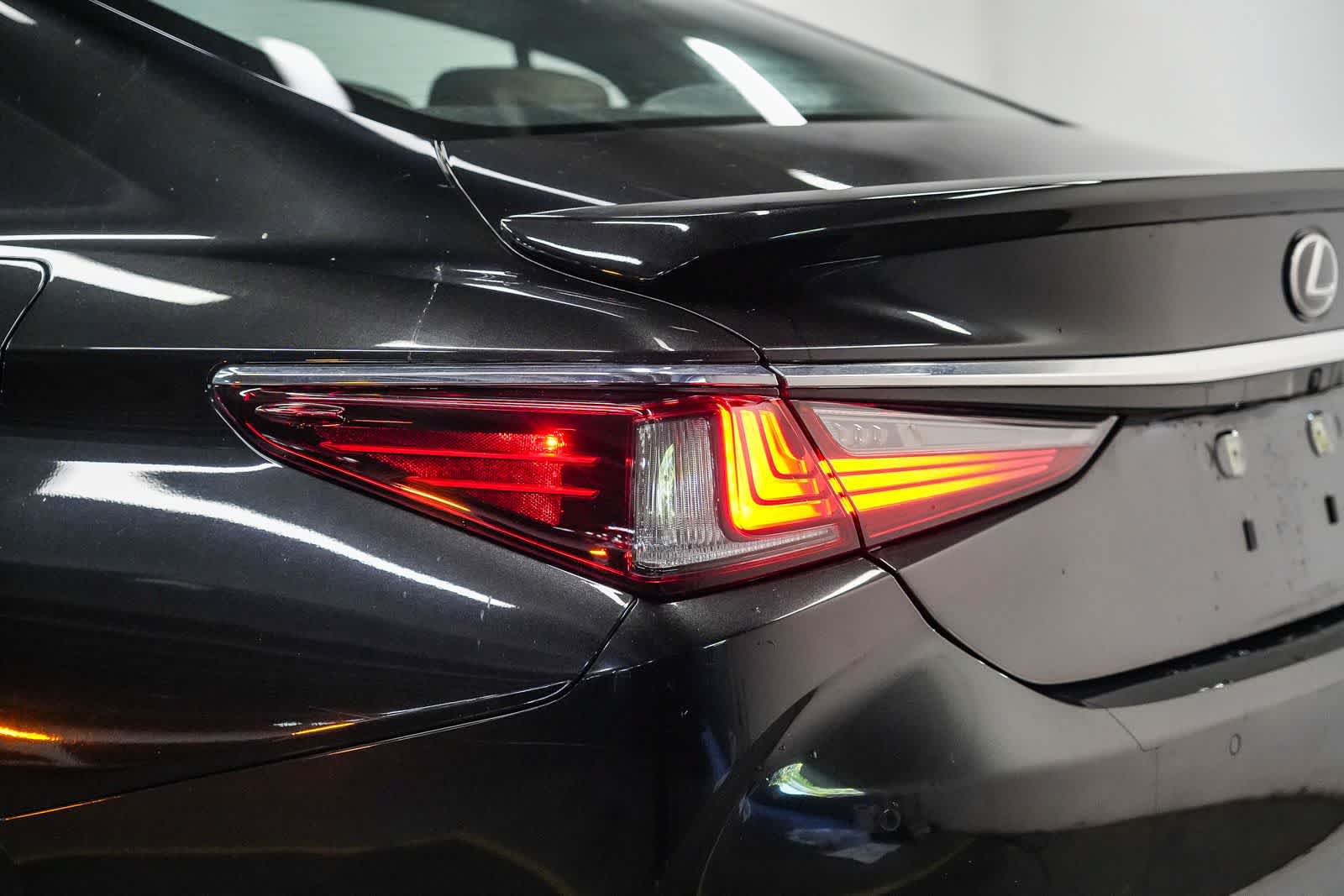 Used 2024 Lexus ES 300h w/ Premium Package FWD image 11