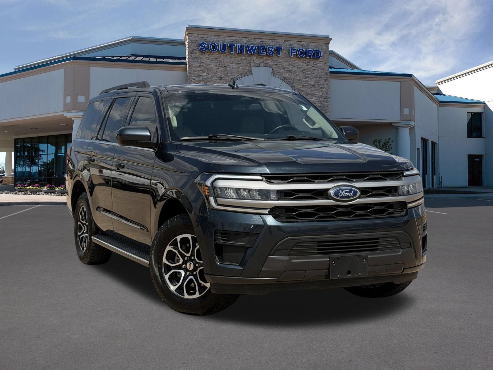 Used 2022 Ford Expedition XLT RWD image 1