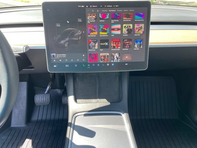 Used 2024 Tesla Model Y Long Range AWD/4WD image 8