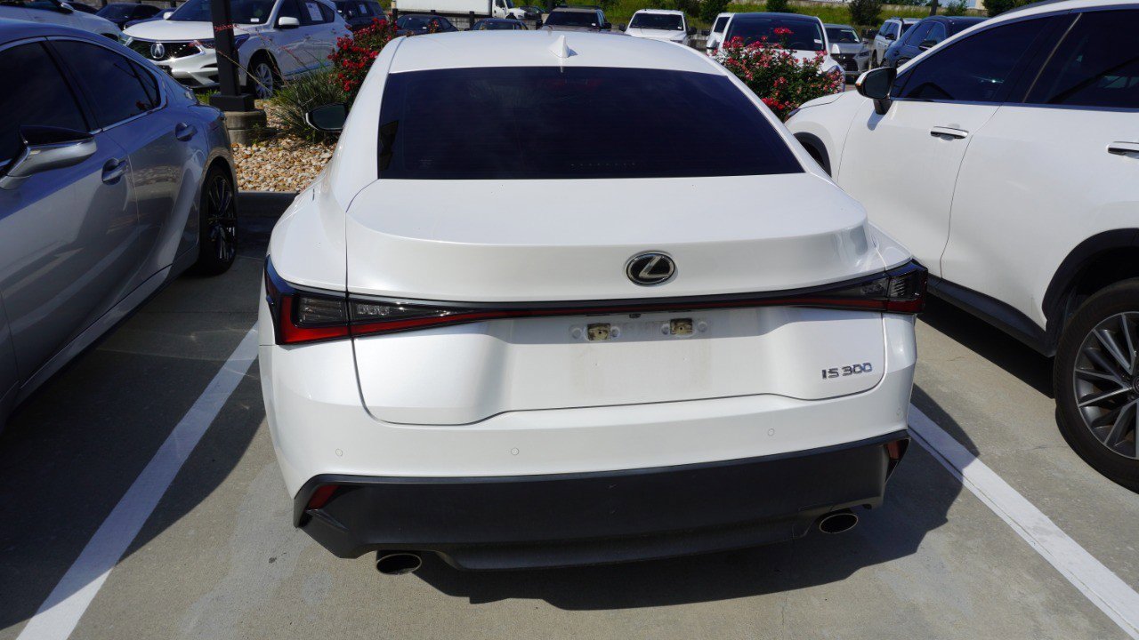Used 2023 Lexus IS 300 w/ Comfort Package RWD image 6