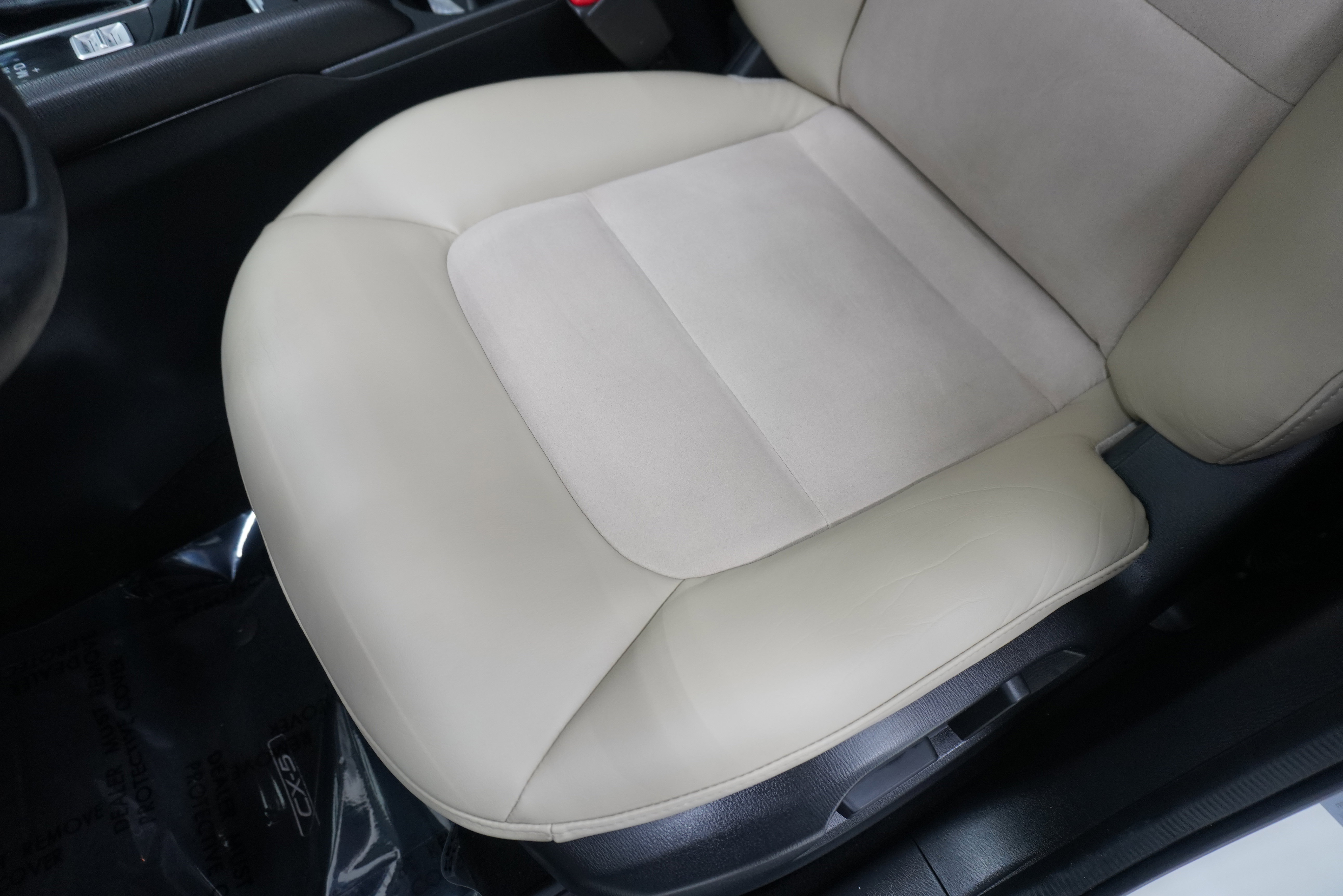Used 2018 MAZDA CX-5 Touring w/ Preferred Equipment Package FWD image 12