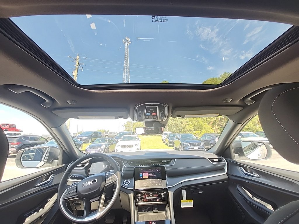 New 2026 Jeep Grand Cherokee Laredo X RWD image 4