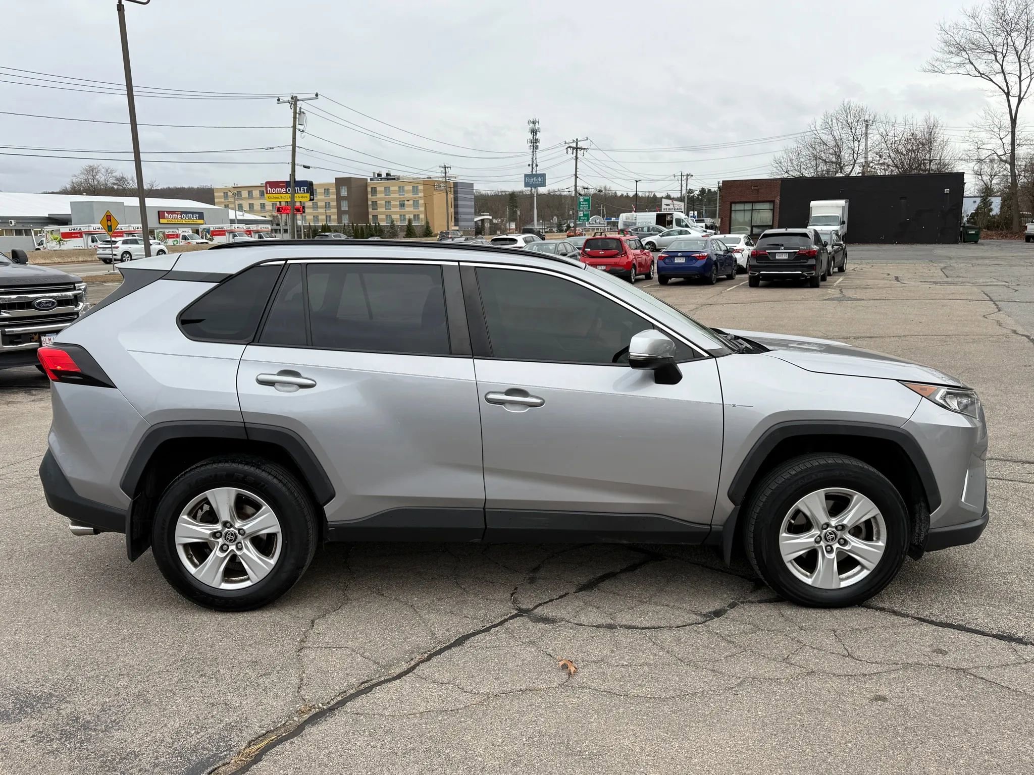Used 2019 Toyota RAV4 XLE image 4