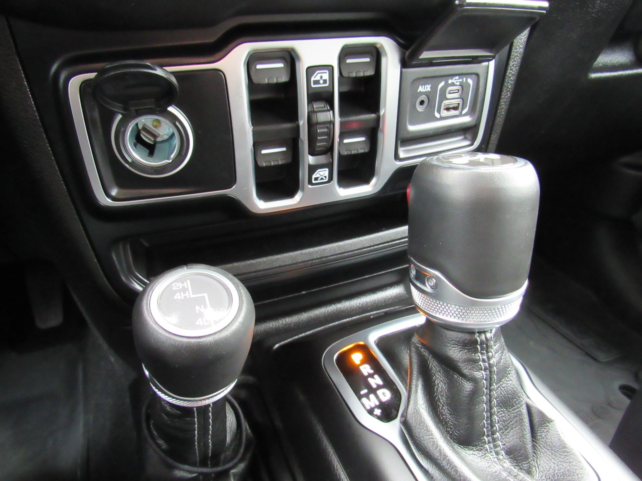 Used 2024 Jeep Wrangler Sahara w/ Safety Group image 25