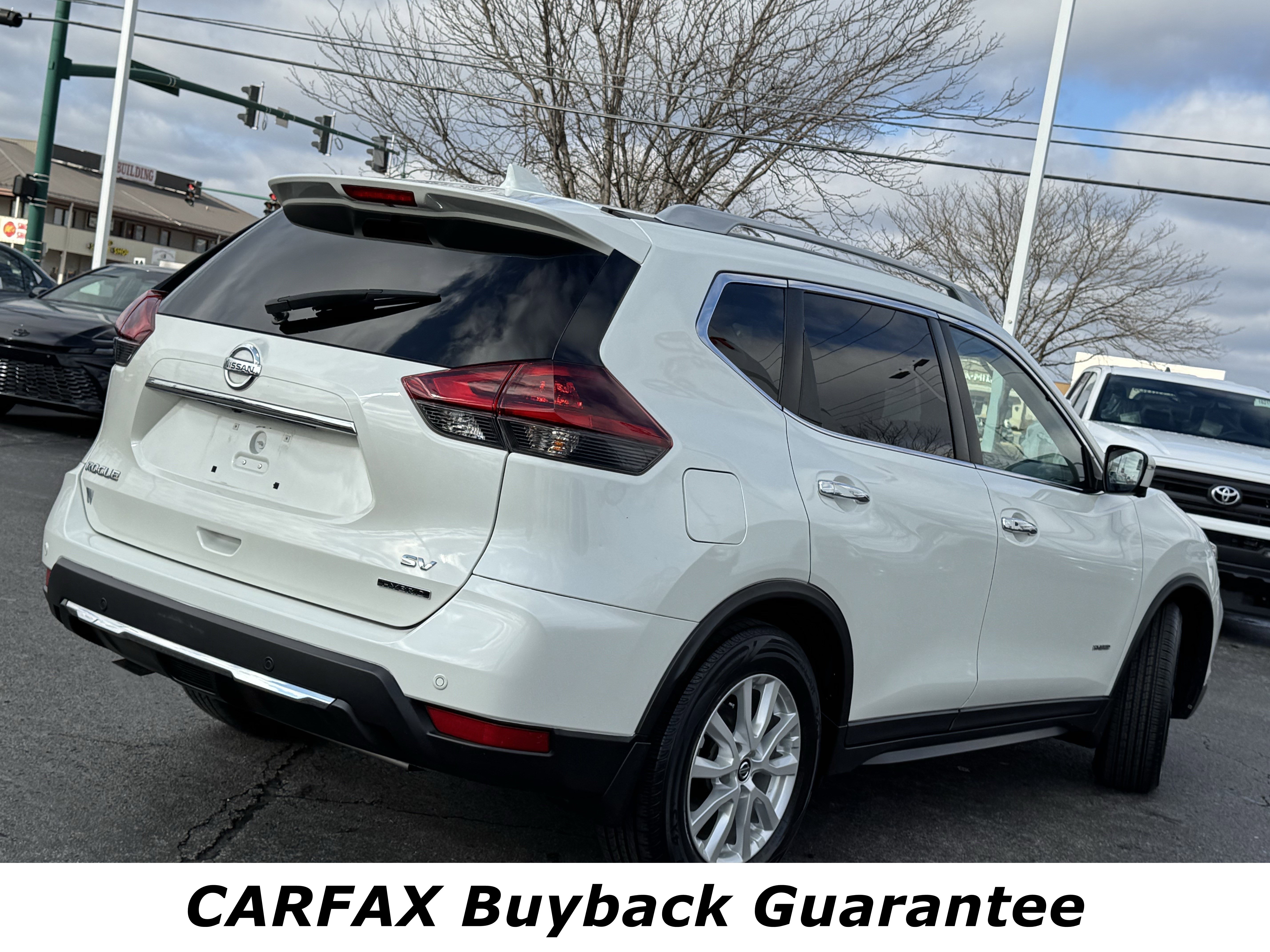 Used 2019 Nissan Rogue SV w/ Premium Package image 3