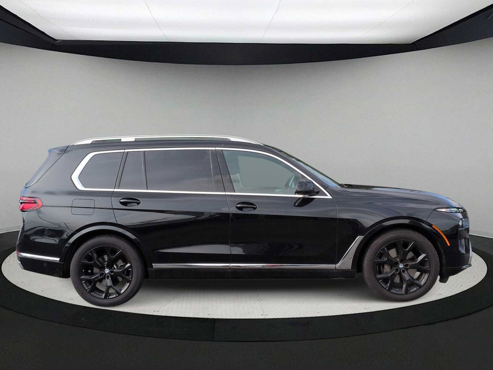 Used 2026 BMW X7 xDrive40i w/ Premium Package AWD/4WD image 9