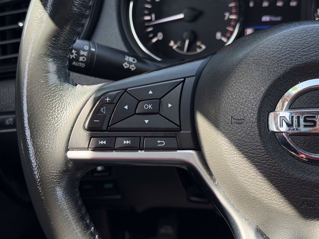 Used 2018 Nissan Rogue SV w/ Premium Package AWD/4WD image 23