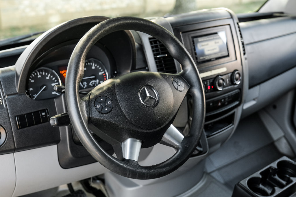 Used 2015 Mercedes-Benz Sprinter 2500 image 4