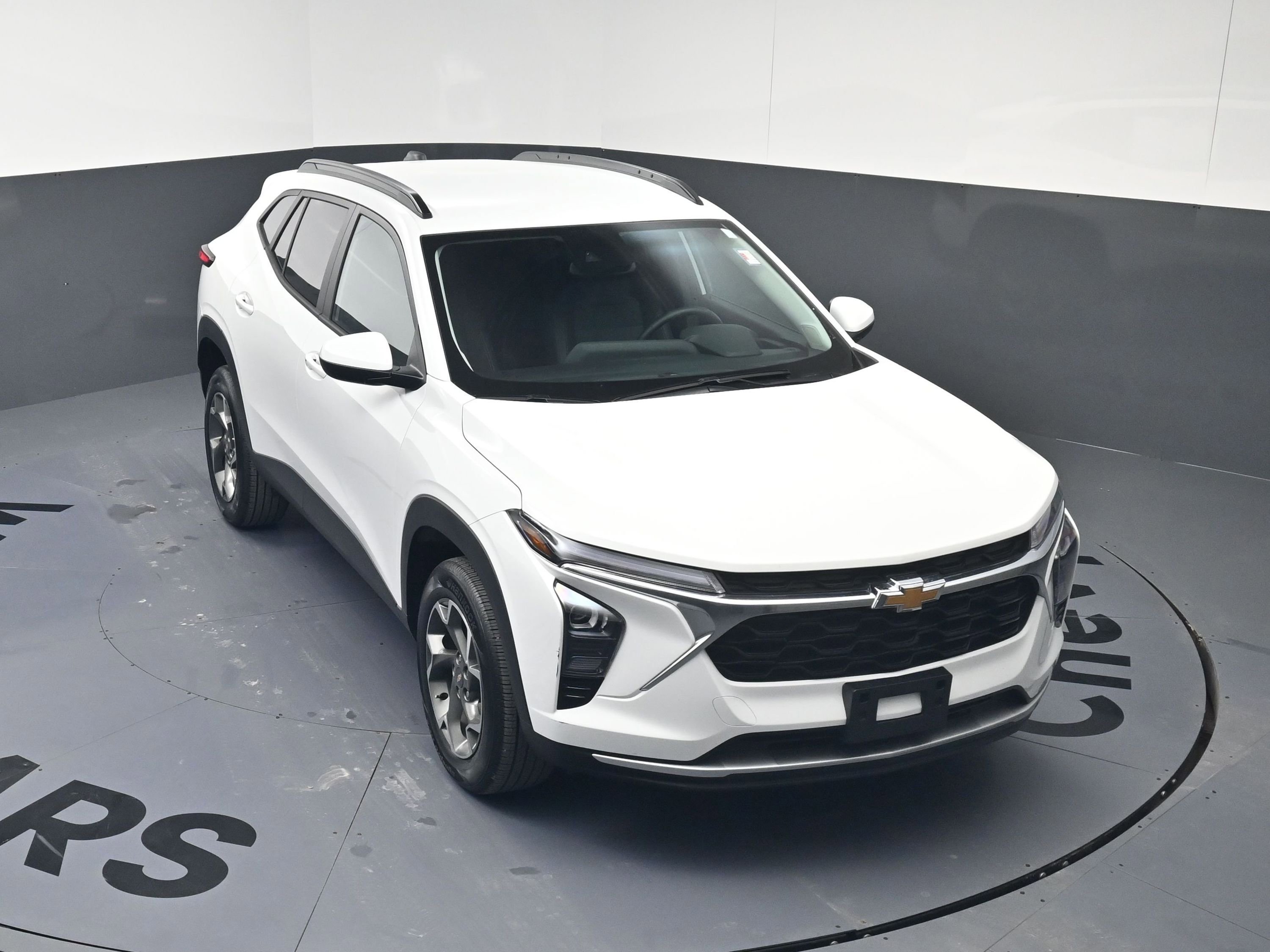 Used 2025 Chevrolet Trax LT w/ Driver Confidence Package image 30