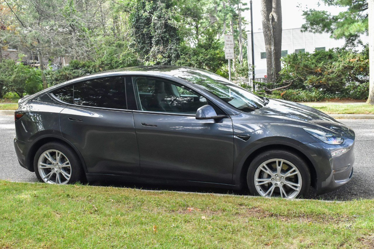 Used 2021 Tesla Model Y Long Range AWD/4WD image 9