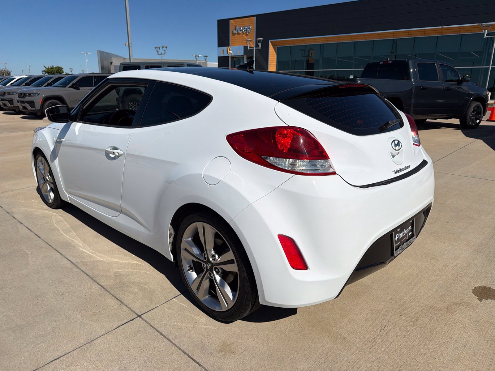 Used 2017 Hyundai Veloster Value Edition FWD image 3