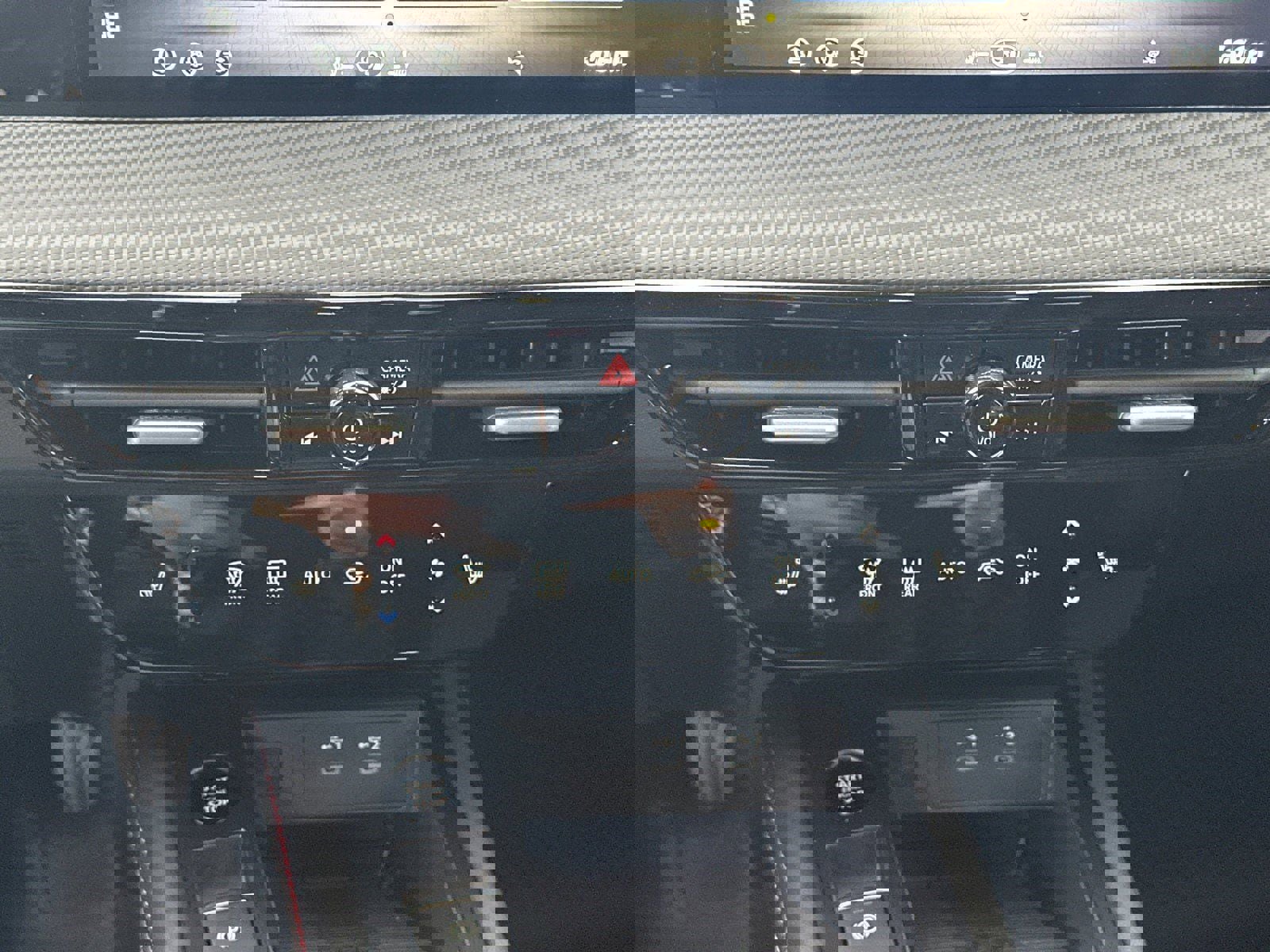 New 2026 Nissan Kicks SR w/ Cold Weather Package image 29