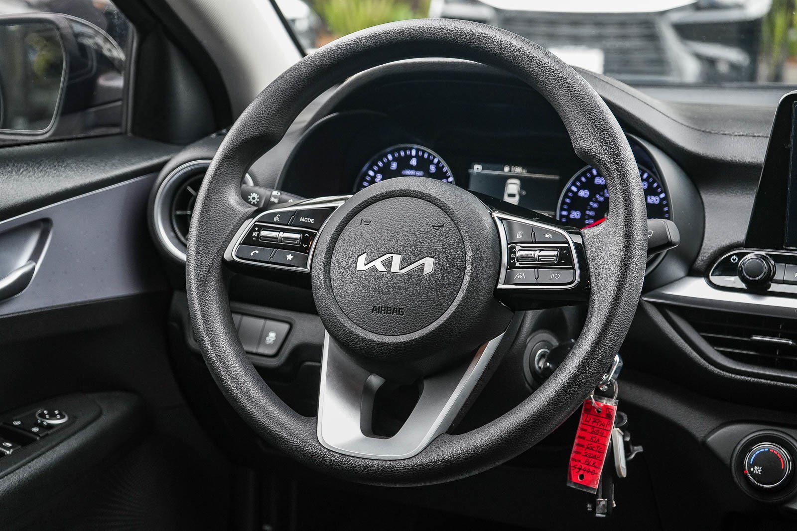 Used 2024 Kia Forte LXS w/ LXS Technology Package FWD image 13