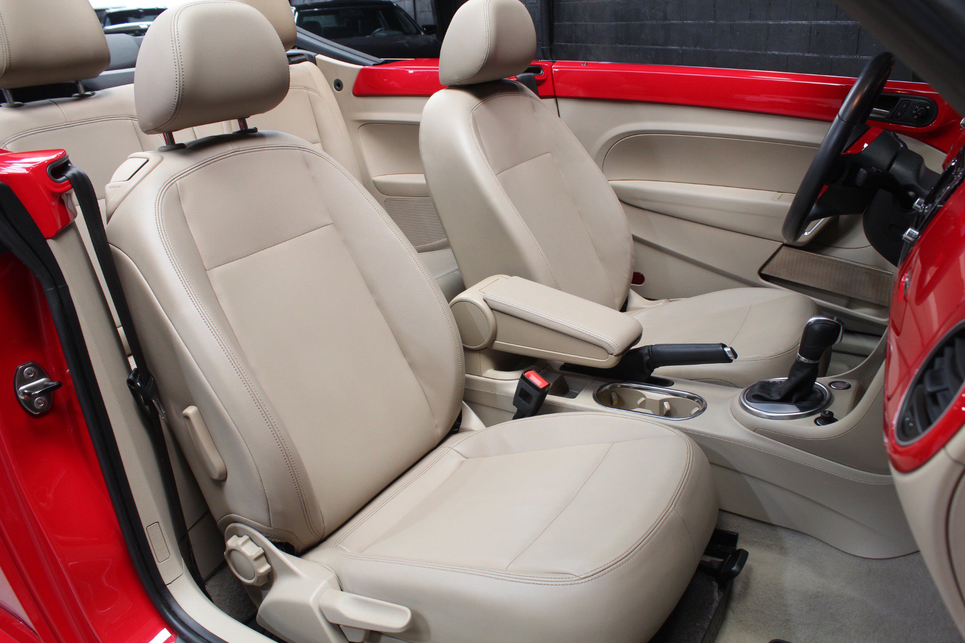 Used 2014 Volkswagen Beetle TDI FWD image 53