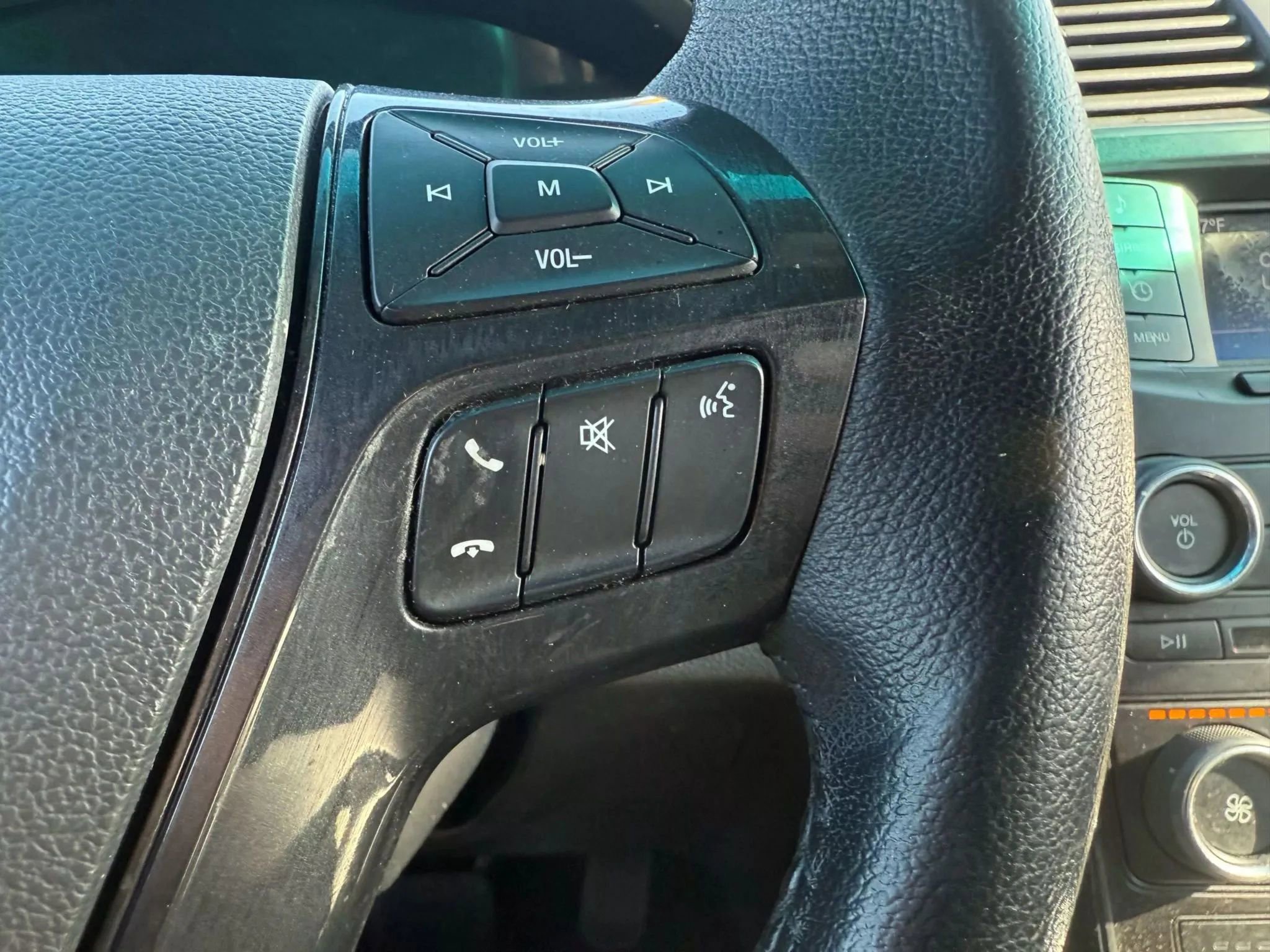 Used 2017 Ford Explorer XLT AWD/4WD image 16