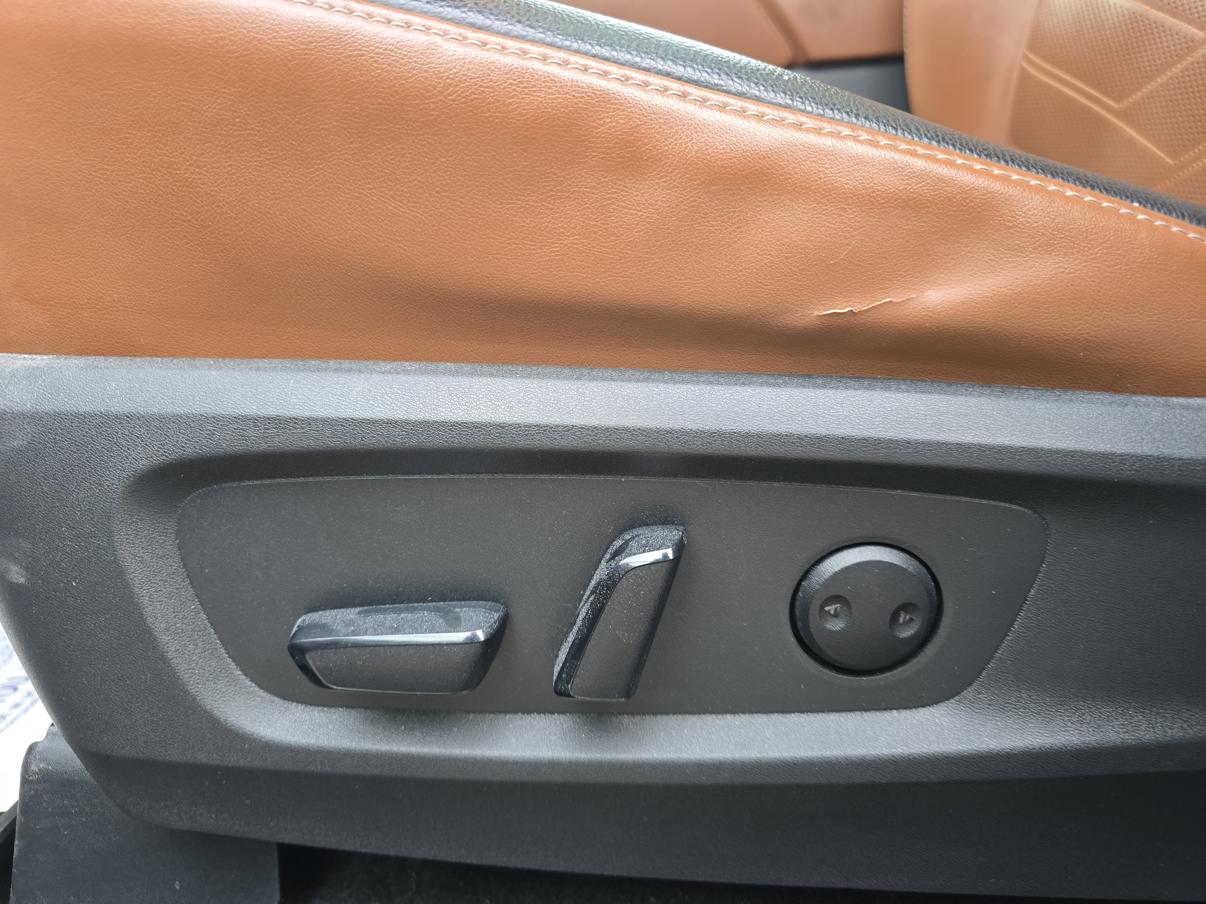 Used 2023 Nissan Pathfinder Platinum image 12