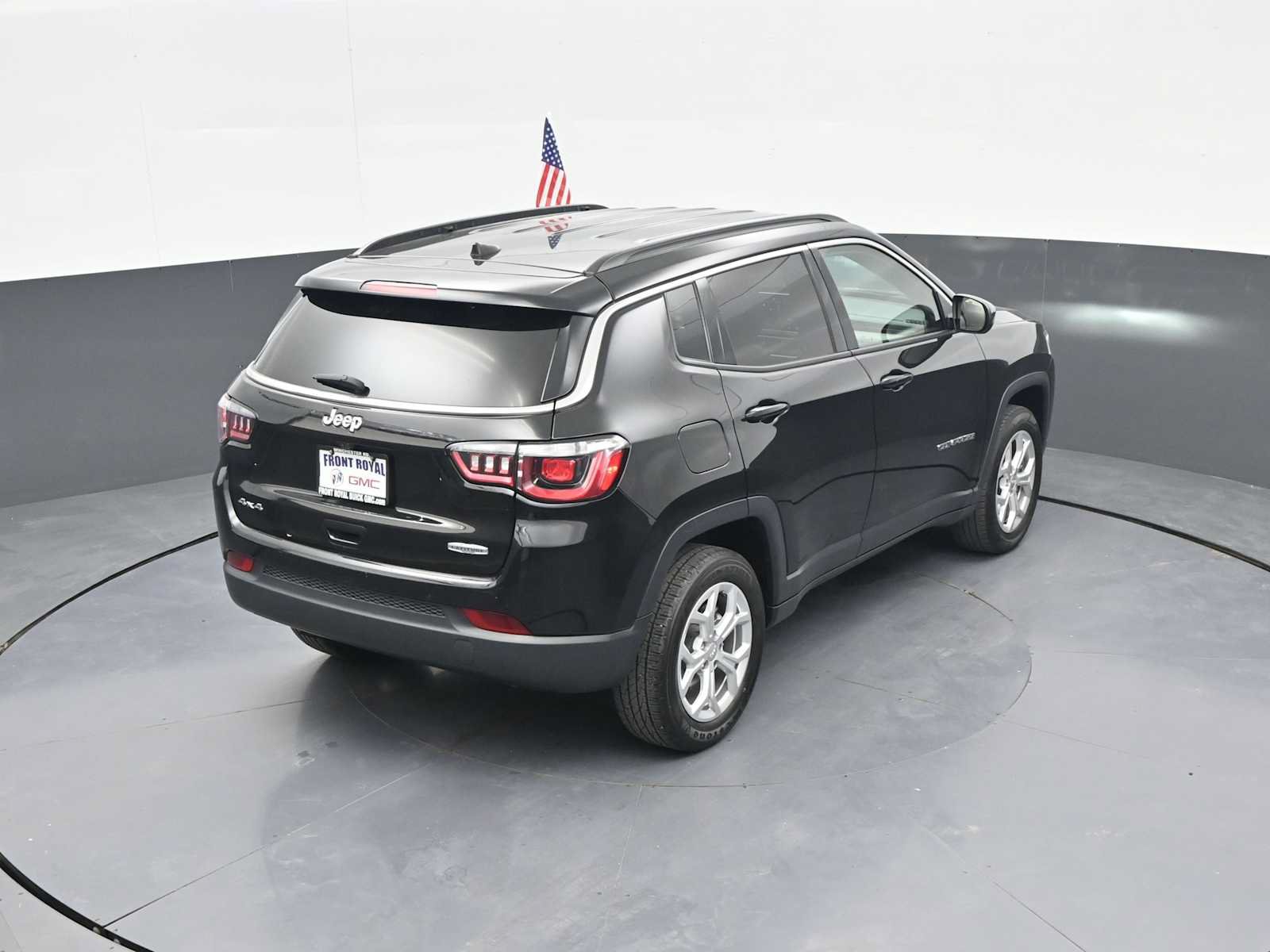 Used 2024 Jeep Compass Latitude AWD/4WD image 30