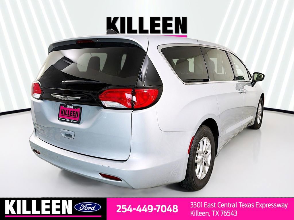 Used 2024 Chrysler Voyager LX image 8