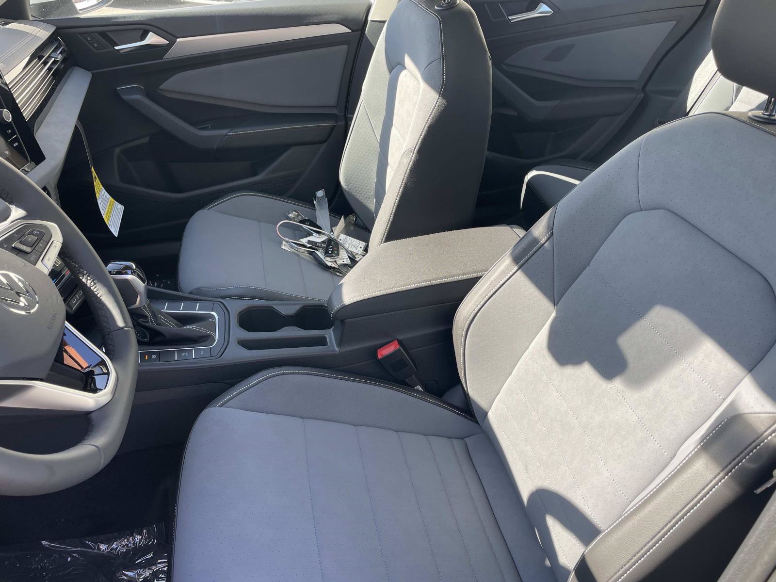 New 2027 Volkswagen Jetta SE FWD image 24