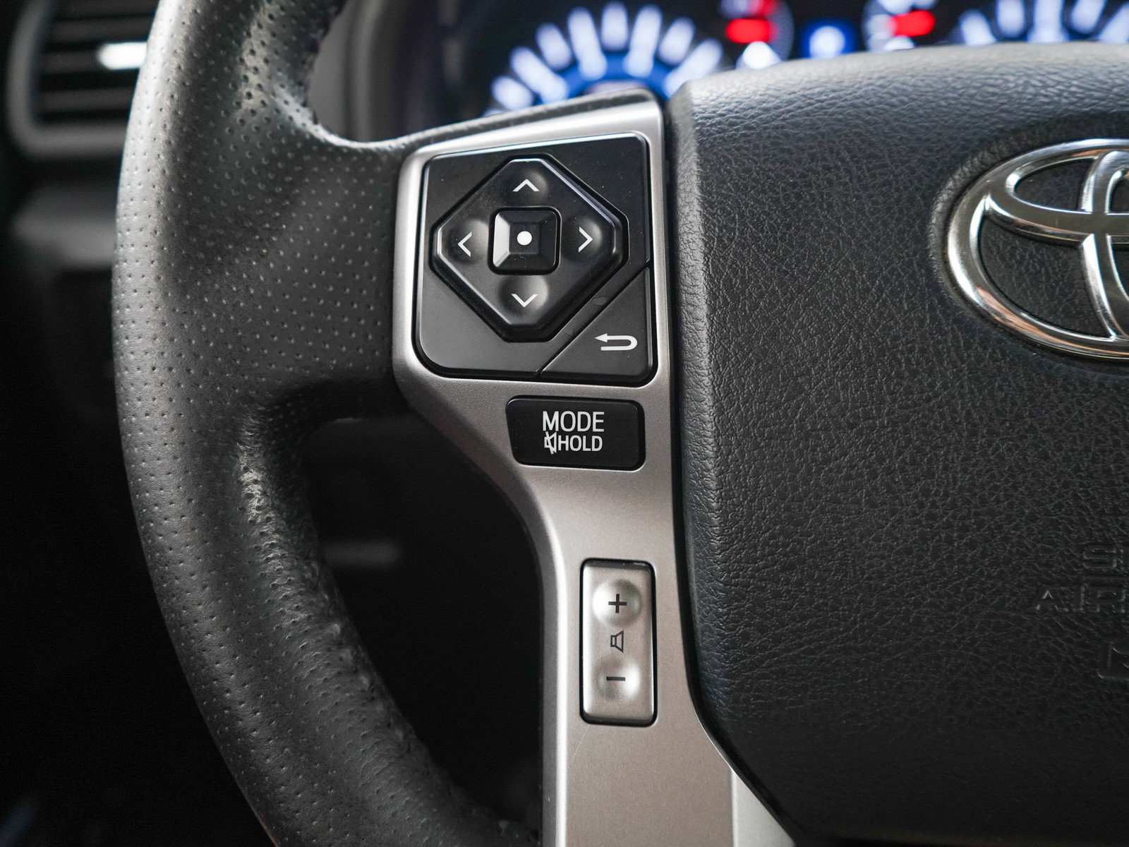 Used 2018 Toyota 4Runner Limited AWD/4WD image 27