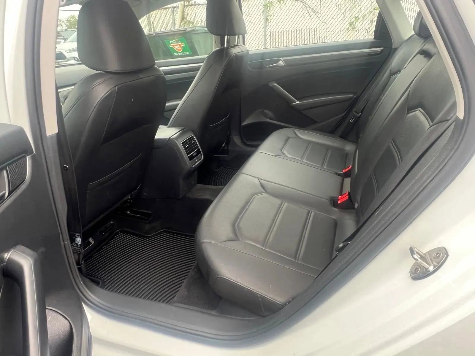 Used 2018 Volkswagen Passat 2.0T SE image 19