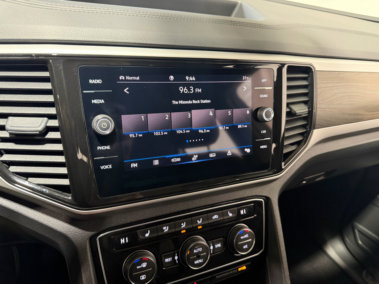 Used 2022 Volkswagen Atlas SE w/ Black Wheel Package image 31