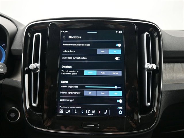 Used 2024 Volvo XC40 B5 Plus w/ Protection Package Premier image 19