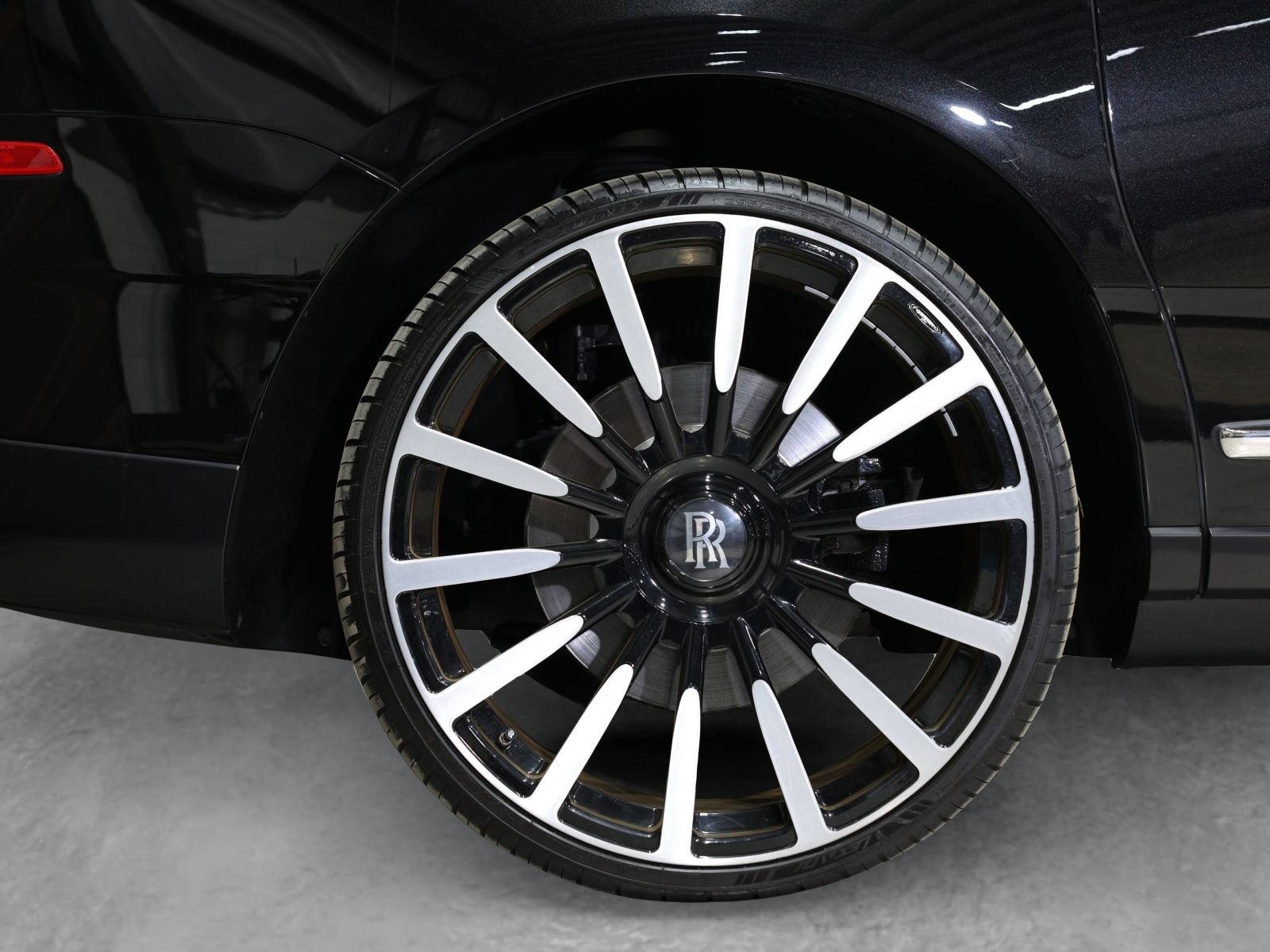 Used 2020 Rolls-Royce Cullinan AWD/4WD image 10