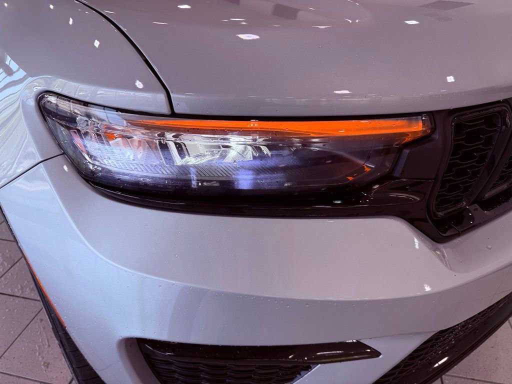 Used 2024 Jeep Grand Cherokee Limited w/ Black Appearance Package image 17